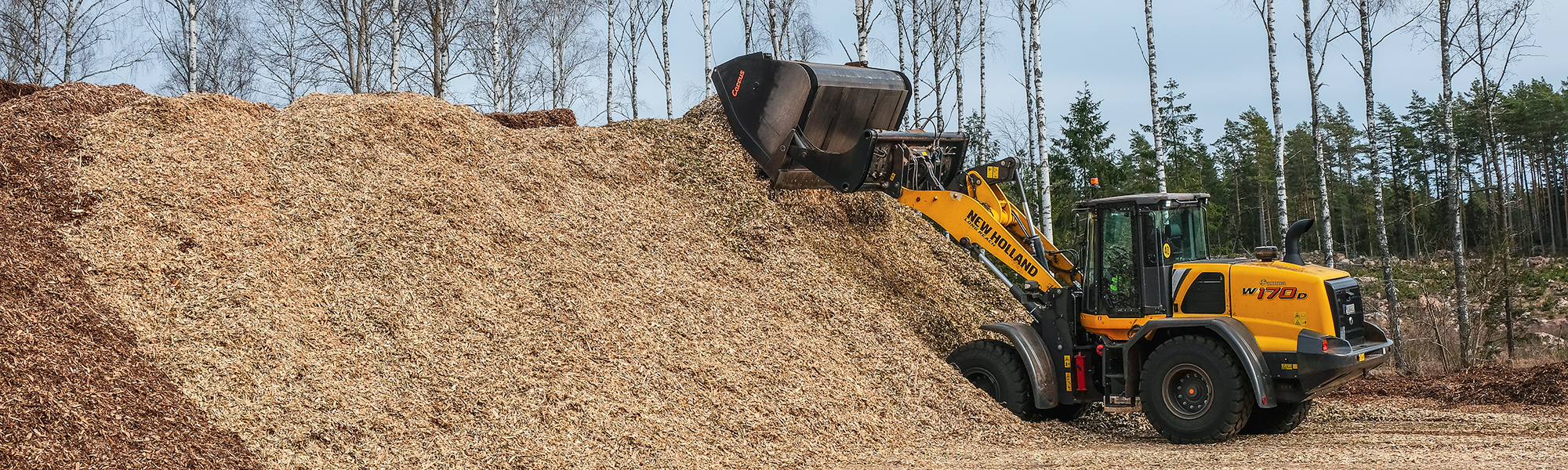 Bröderna Nilsson Flis kör New Holland W170D hjullastare | Käreby flisupplag