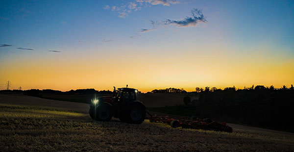 Nattbild traktor