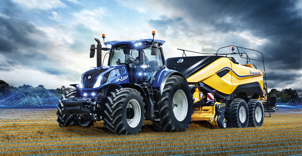 blå traktor med gult släp på fält